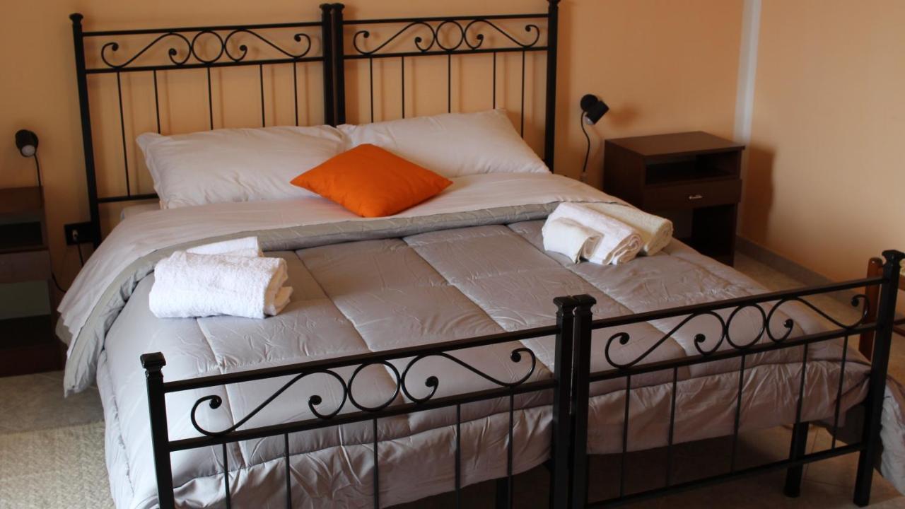 B&B Bassu Bosa Buitenkant foto
