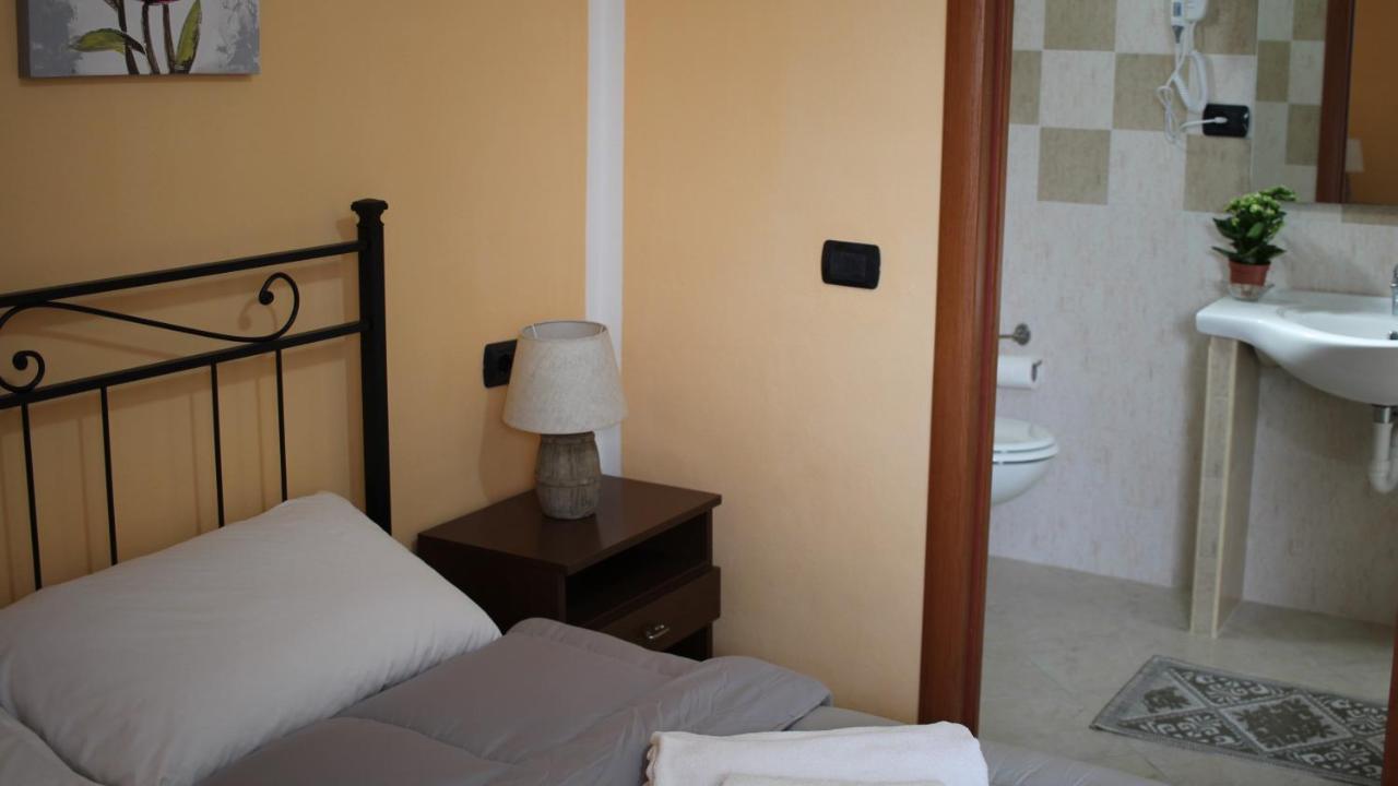 B&B Bassu Bosa Buitenkant foto